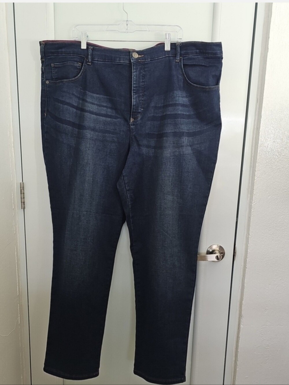 Lee Classic Fit 1989 Mens Jeans. Made In Egypt. Size 48x32. 24W